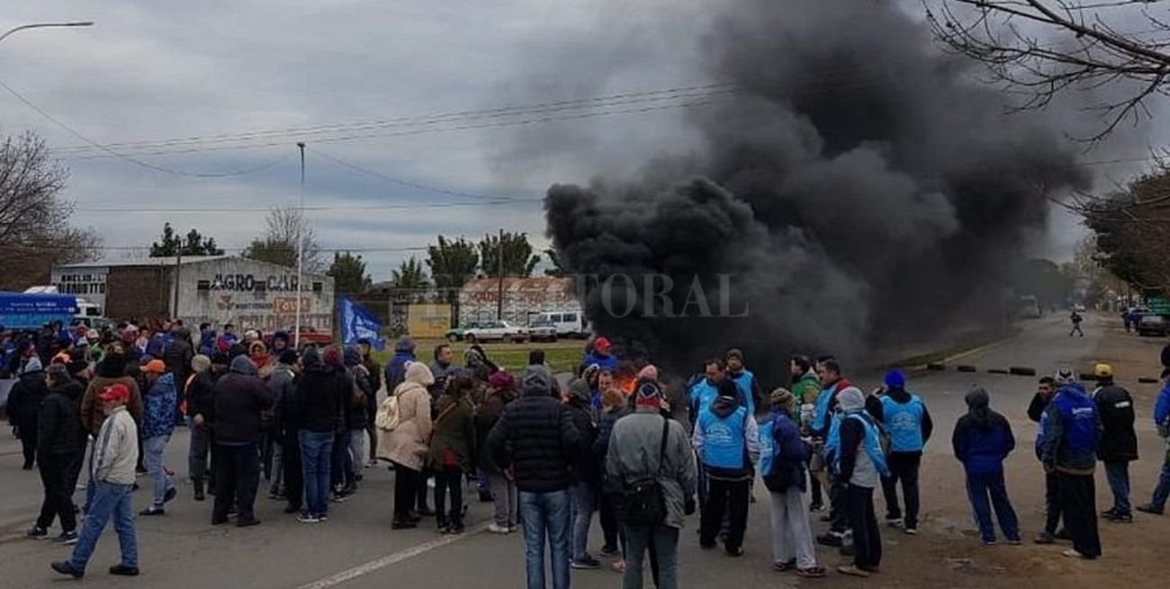 Este viernes empleados municipales cortan rutas en Coronda, San Justo, Funes, Carcarañá y Chabás