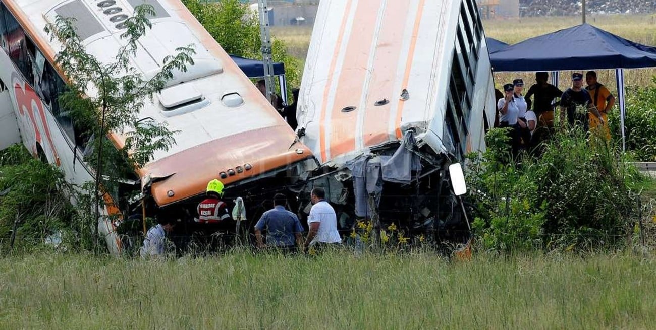 Doce personas murieron en un grave accidente en la ruta 33