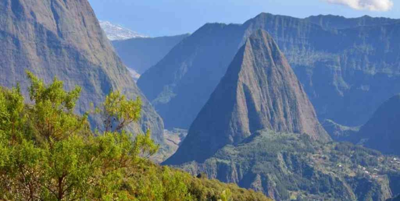 Francia: hallaron muertos a dos jóvenes excursionistas en volcán de la Isla de La Reunión