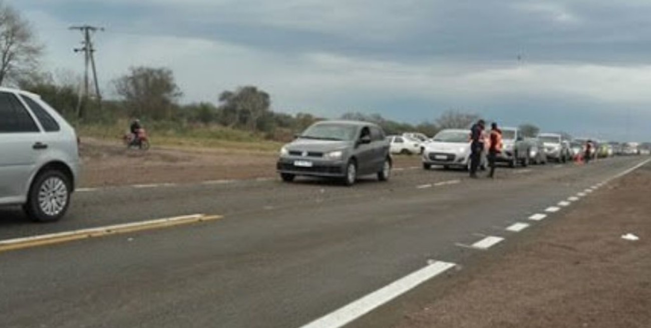 Motociclista falleció en Corrientes tras chocar un camión estacionado