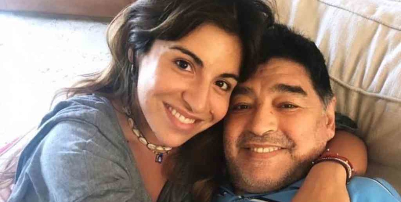 "Baja un ratito, necesito un abrazo", el conmovedor mensaje de Gianinna para Diego Maradona