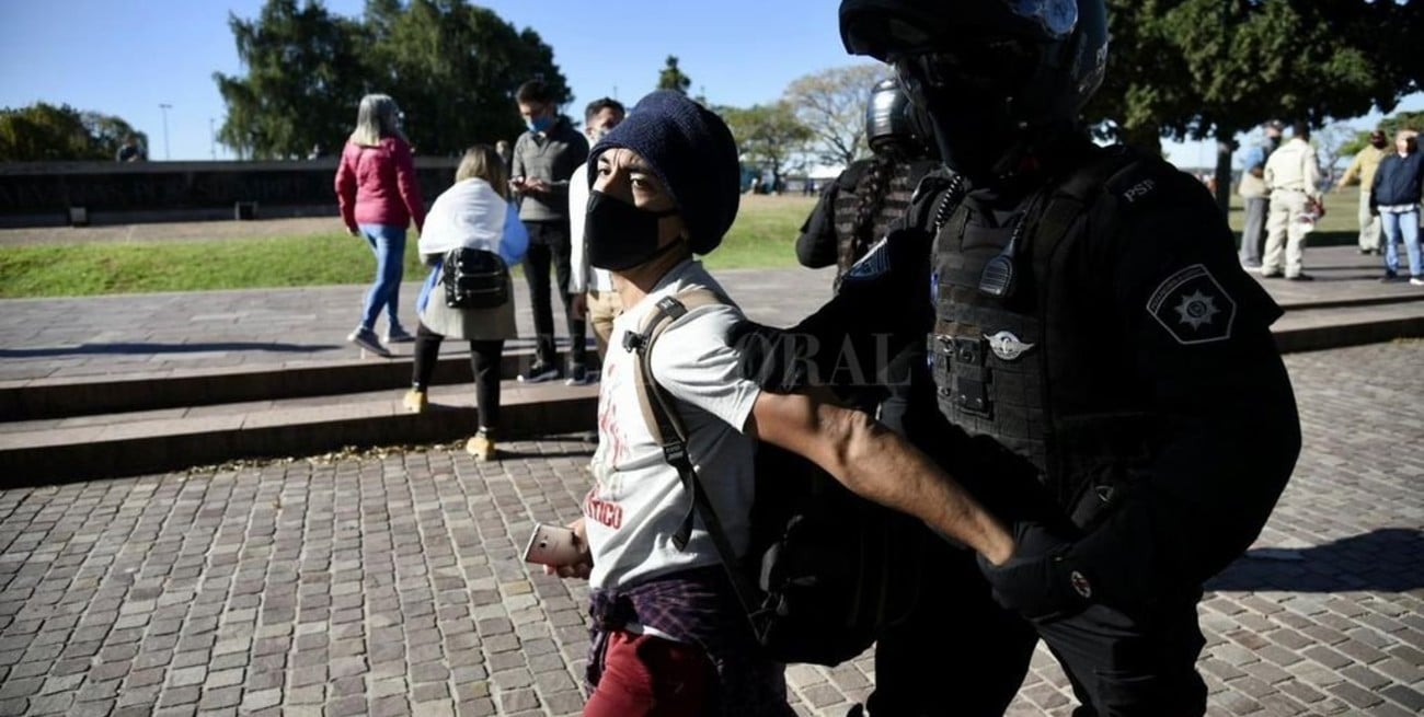 Video: Marcha contra la cuarentena con detenidos y disturbios en Rosario