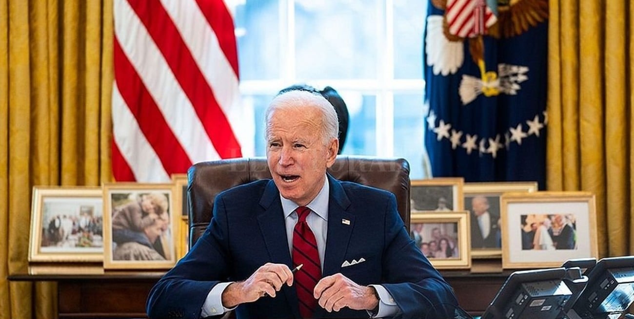 Biden promulgó el paquete de estímulo por 1,9 billón de dólares antes de dar discurso a la Nación