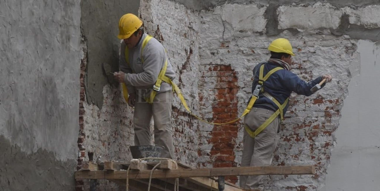 Por falta de fondos, constructoras aseguran que peligran dos mil puestos de trabajo