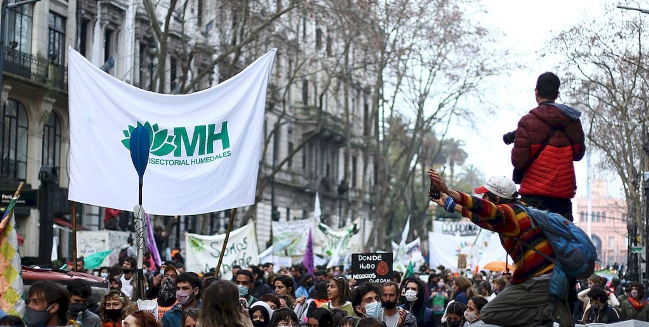 Kayakistas de Santa Fe reclamaron que se trate "urgente" la Ley de Humedales