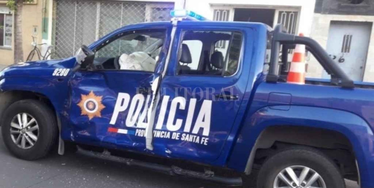 Un joven que escapaba en moto de la policía murió al chocar contra un patrullero en Rosario