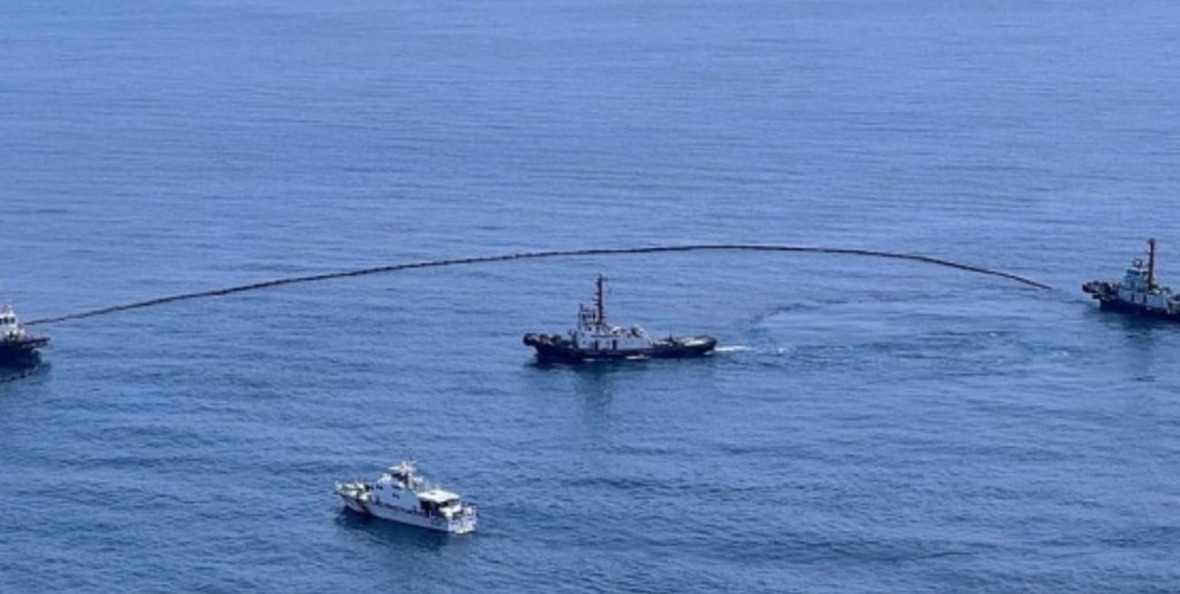 Video: por la fuga en un oleoducto se produjo un derrame de petróleo en Tailandia