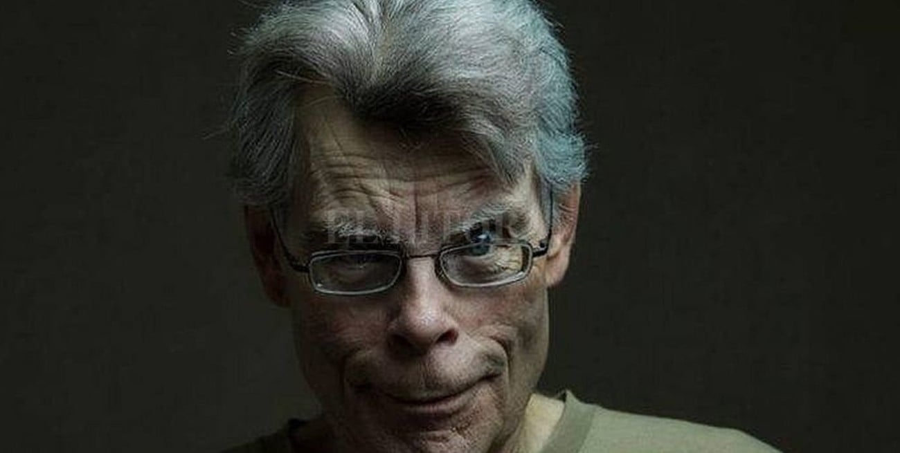 Stephen King donará 100.000 dólares si la Casa Blanca vuelve a recibir a la prensa