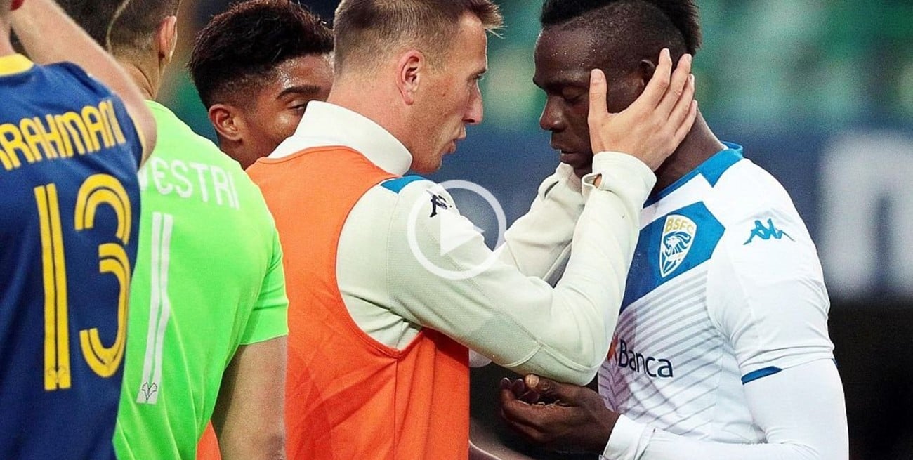 Video: Mario Balotelli volvió a sufrir cantos racistas y reaccionó