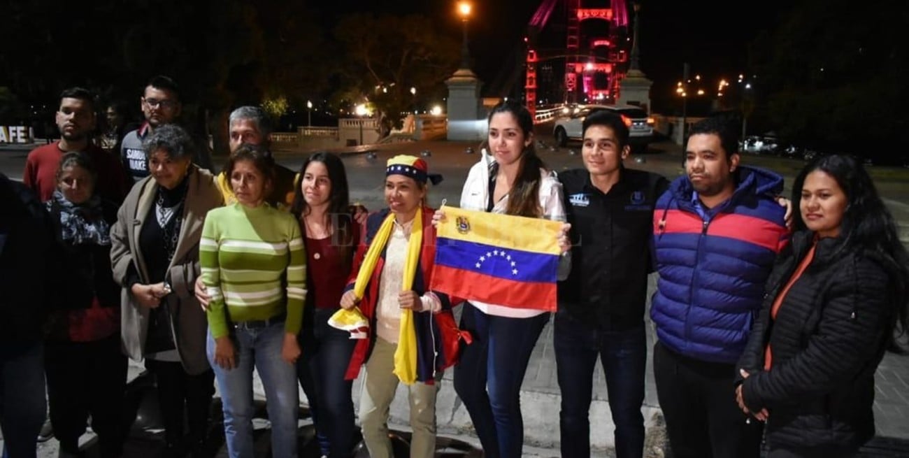 Venezolanos que viven en Santa Fe apoyaron la "Operación Libertad"