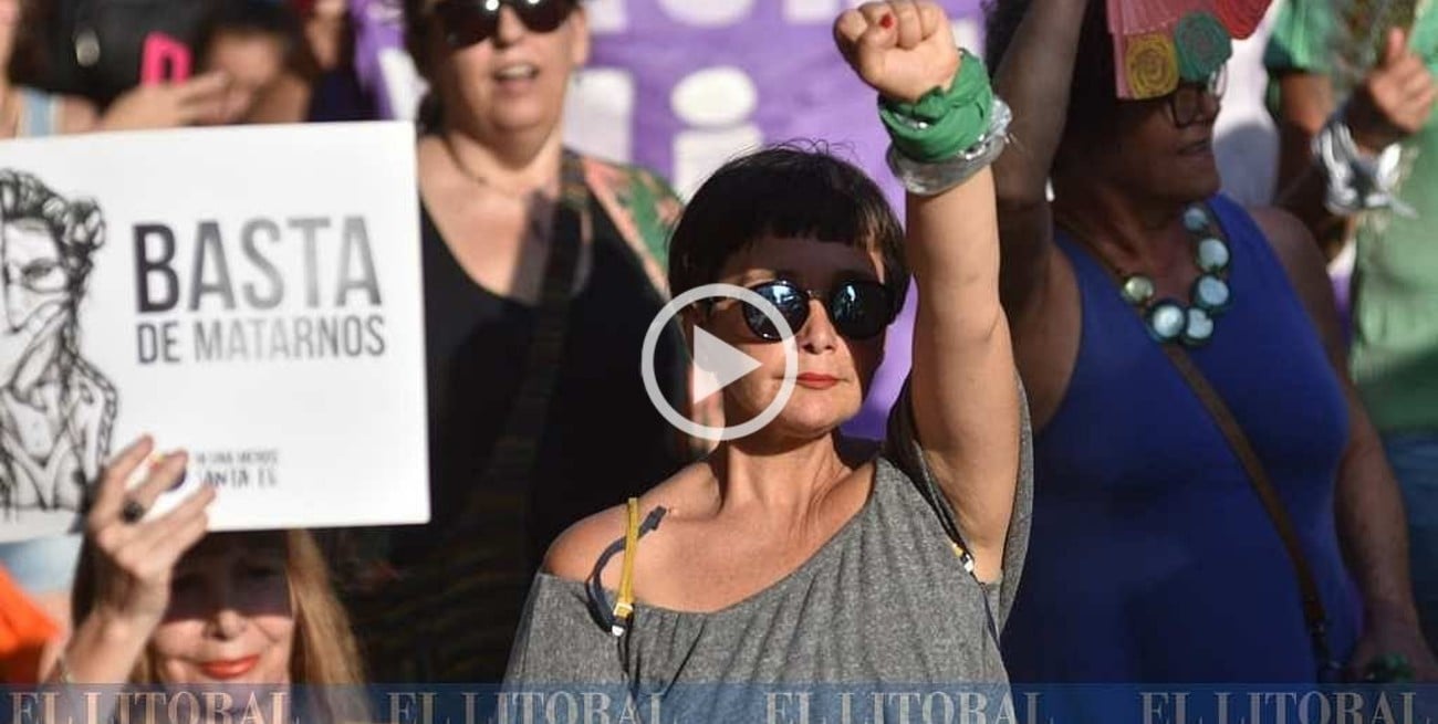 Multitudinaria marcha por el #8M en Santa Fe