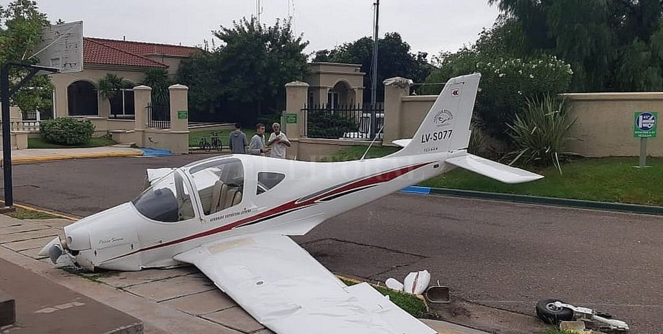 Mendoza: una avioneta aterrizó de emergencia en la vía pública