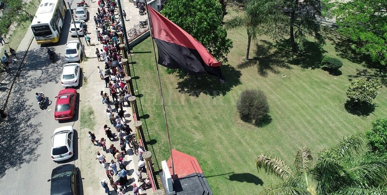 El canje de entradas en Colón, desde el aire