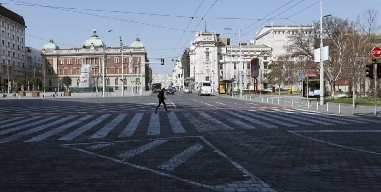 Tres años de cárcel para un hombre en Serbia por violar la cuarentena