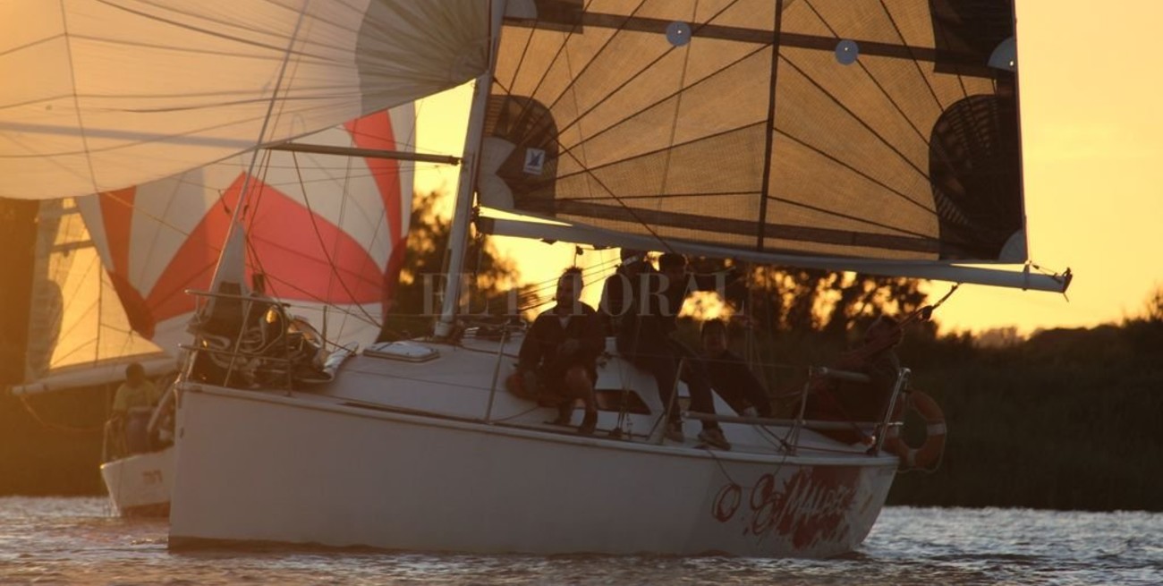 De Paraná a Rosario, a bordo de un velero en regata