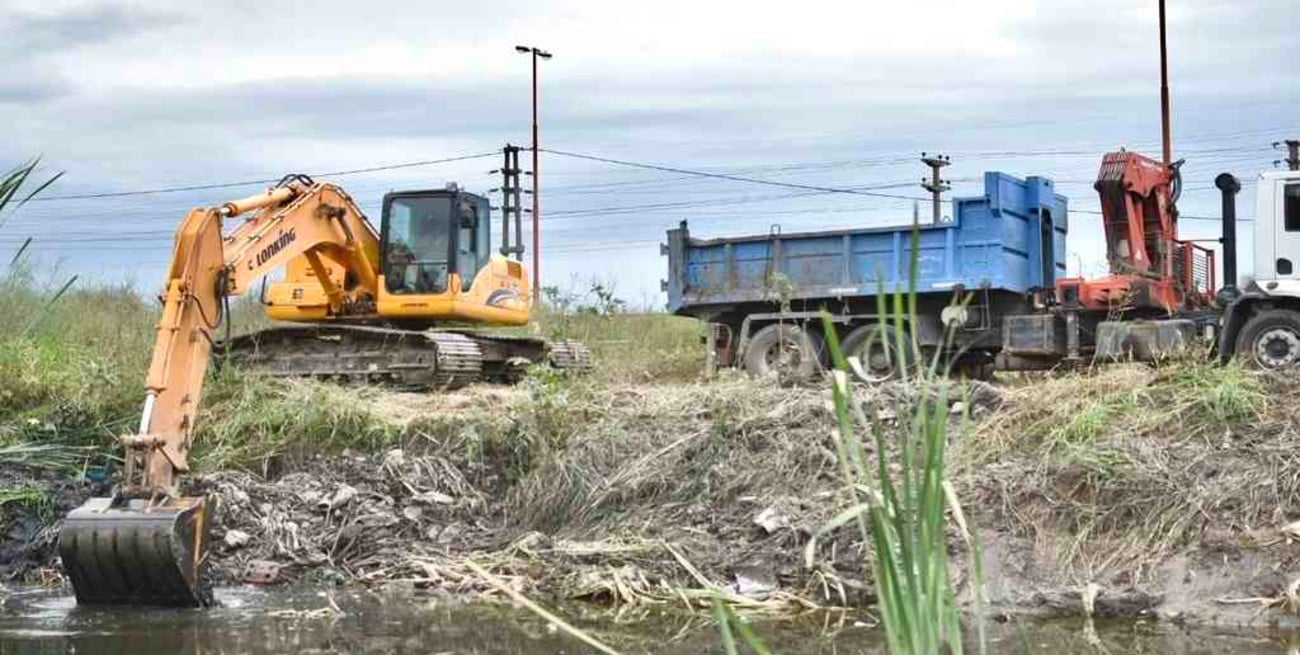 La Municipalidad avanza con la limpieza de canales y desagües pluviales entubados