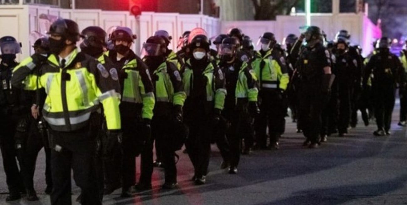 Parte de la policía del Capitolio planea retirarse tras el ataque en busca de mejores opciones