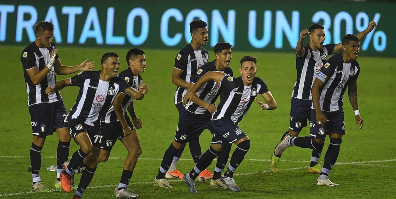 Talleres venció en los penales a Vélez y avanzó a los octavos de final de la Copa Argentina