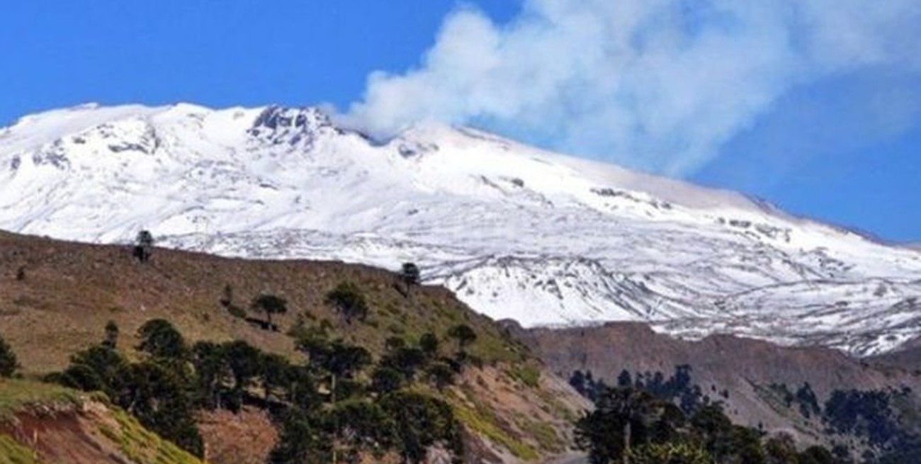 Neuquén: elevan a "naranja" el alerta por la actividad del volcán Copahue