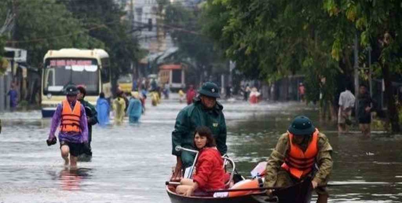 China evacua a miles de personas ante la amenaza de las inundaciones