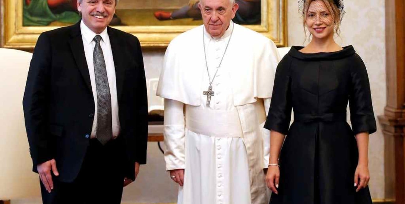 Fabiola Yañez prepara junto a las primeras damas de la región una videoconferencia con el Papa Francisco