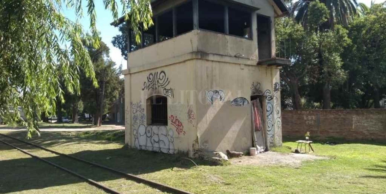 Un cabin abandonado fue usurpado por personas en situación de calle  