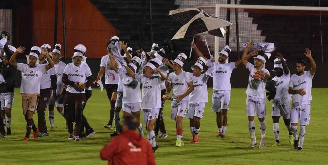 Platense volvió a Primera tras 22 años  