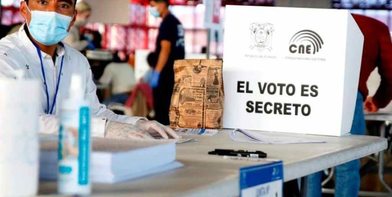 En plena pandemia, Ecuador elige presidente y 146 miembros de la Asamblea Nacional