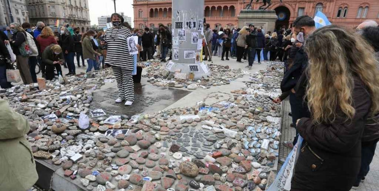 Se reedita la "Marcha de las piedras" y piden que el Gobierno no las retire