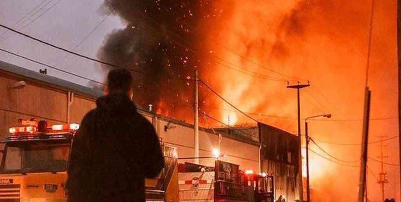 Importante incendio afectó a una empresa textil de Tierra del Fuego