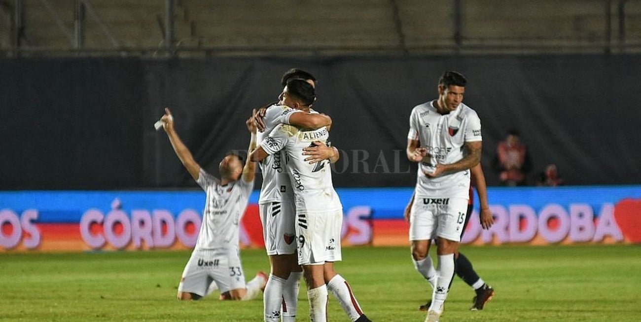 Colón derrotó a Independiente y es finalista de la Copa de la Liga Profesional