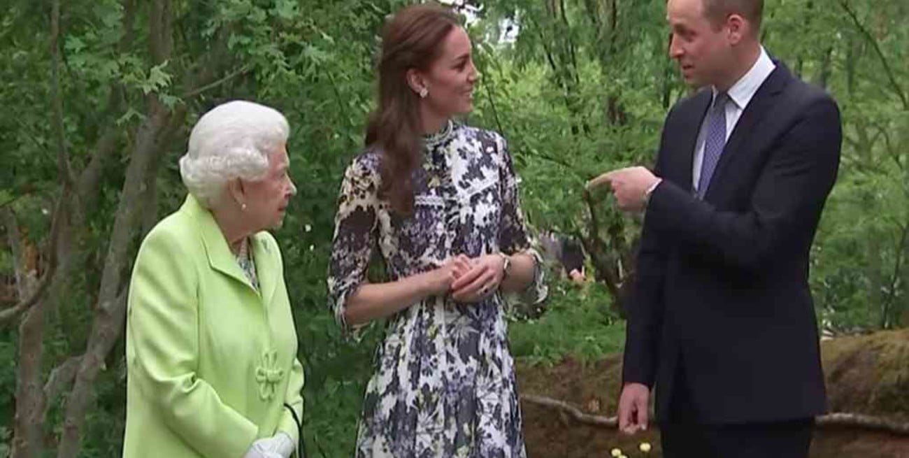 William y Kate estarían evaluando mudarse con la reina Isabel