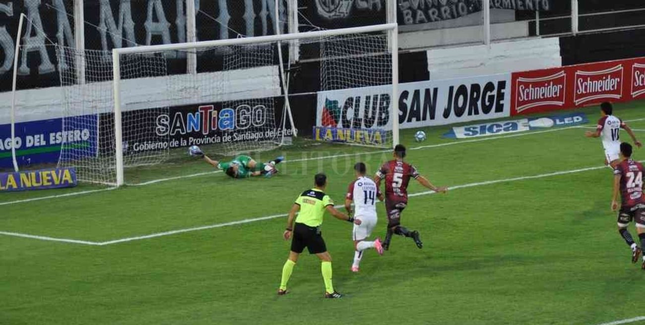 Con la fórmula de lastimar arriba y aguantar atrás