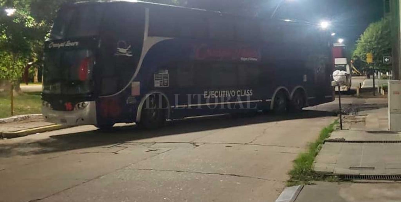 Segundo día de bloqueo de transportistas de turismo en el centro de Santa Fe