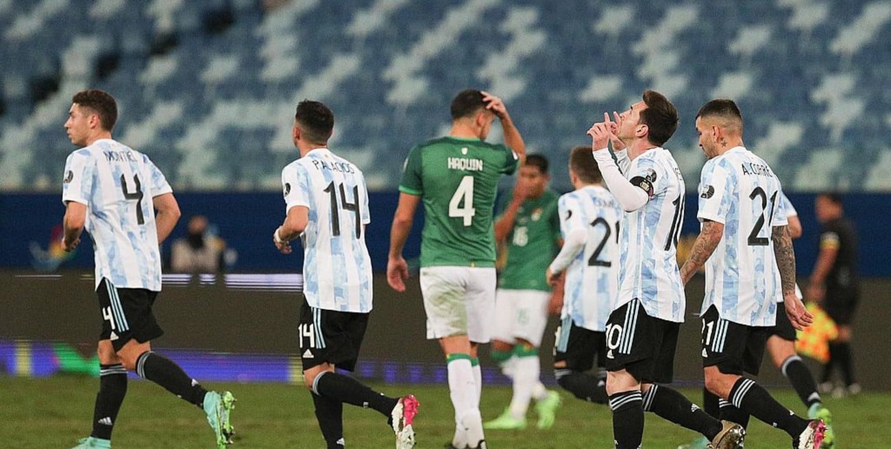 Argentina goleó a Bolivia, ganó su grupo y será rival de Ecuador