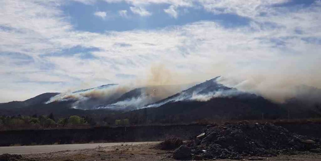 Continúan sin control los incendios en las sierras chicas de Córdoba