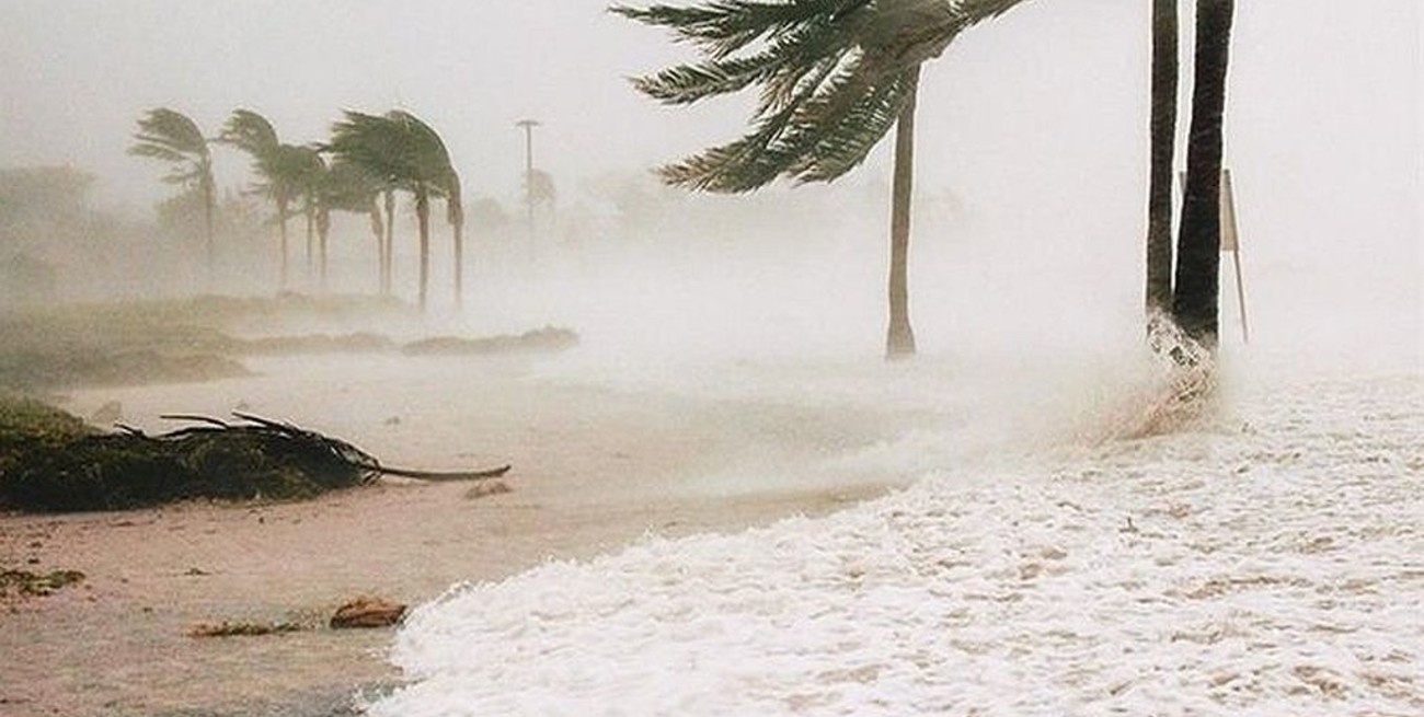 México: la tormenta Nora se intensificó a huracán categoría 1