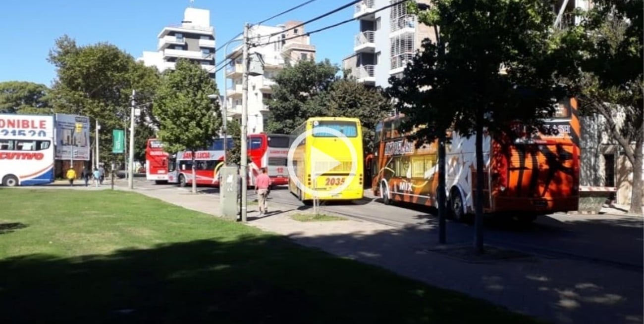 El corte en la terminal de Rosario se intensifica