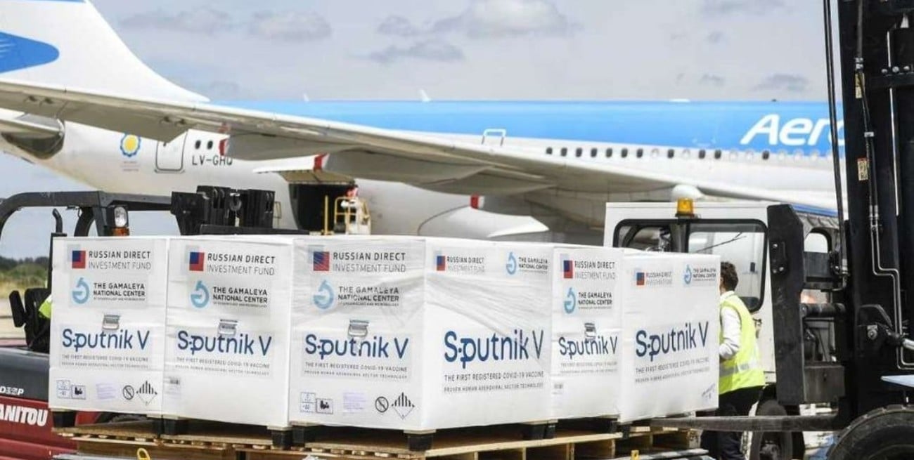 Llegan 800 mil dosis de Sputnik V en un vuelo de  Aerolíneas Argentinas