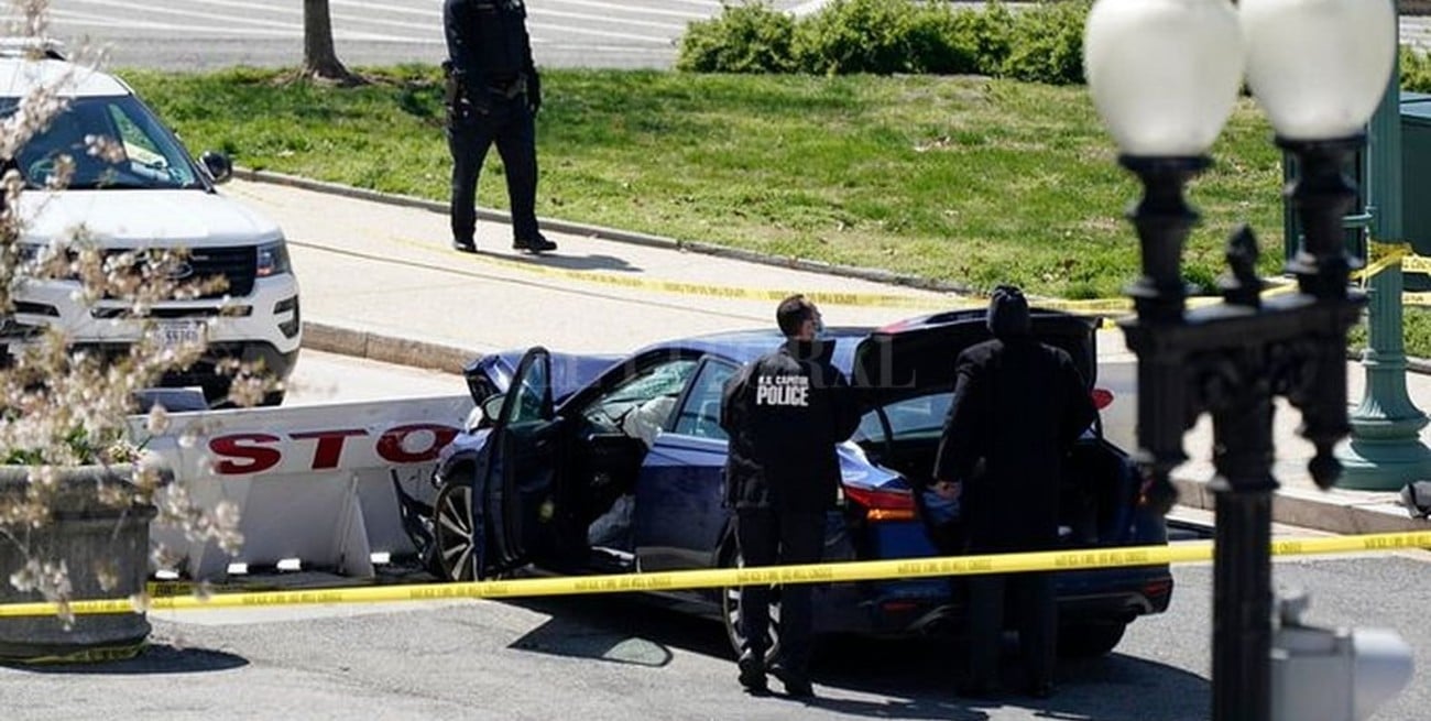 El Capitolio fue cerrado tras un ataque vehicular en el que resultaron heridos dos policías