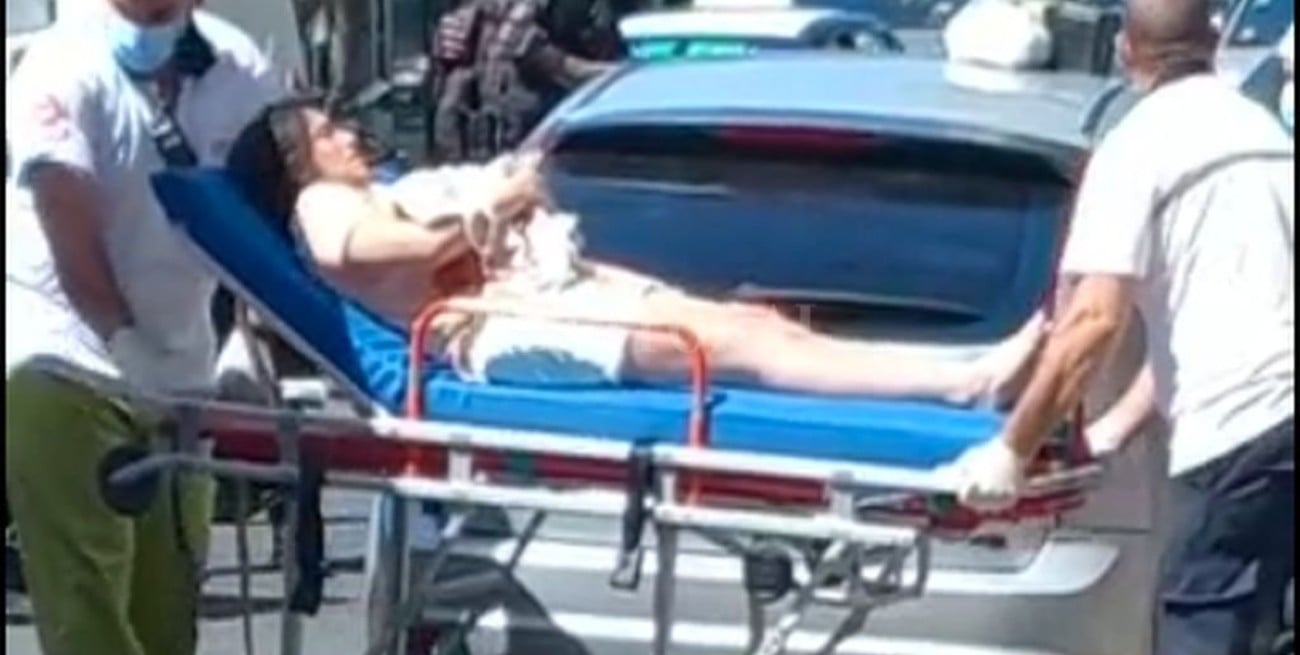 Video: Una mujer dio a luz en plena calle Rivadavia de la ciudad de Santa Fe