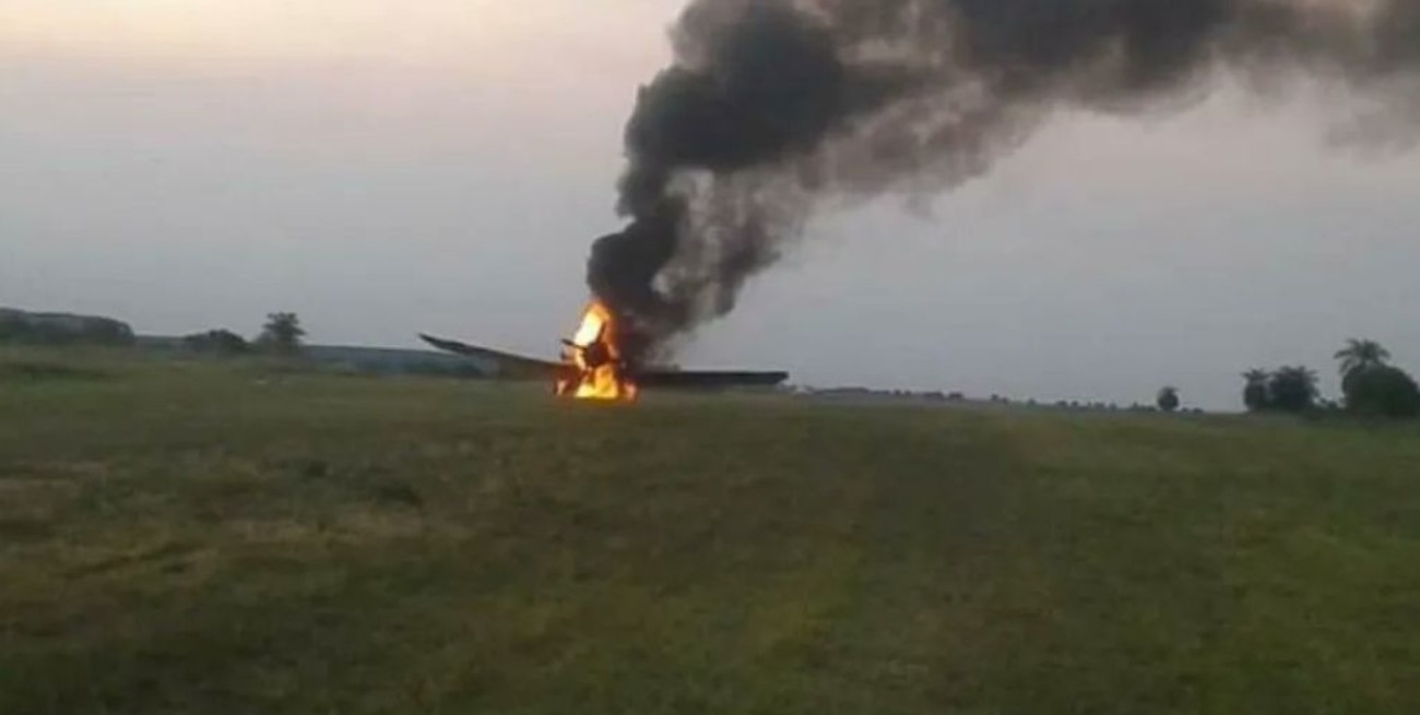 Un avión hidrante que combatía los incendios en Corrientes se prendió fuego