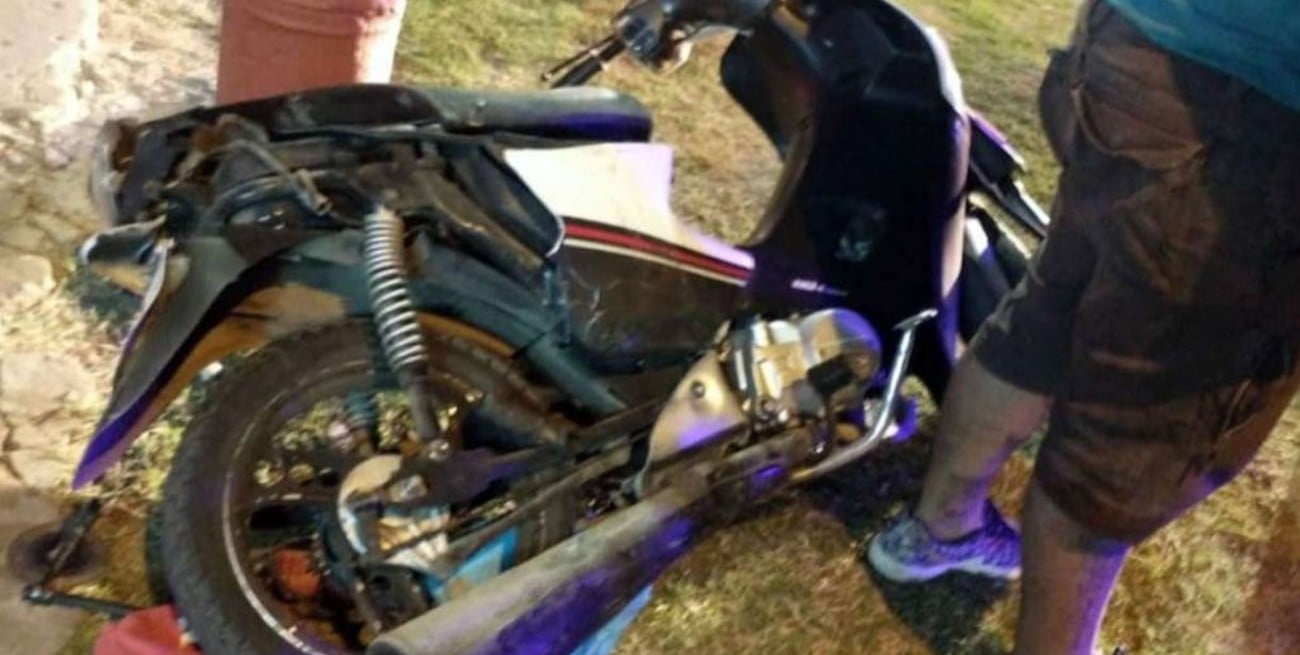 Escapaban de la policía en una moto robada, chocaron y mataron a una joven embarazada