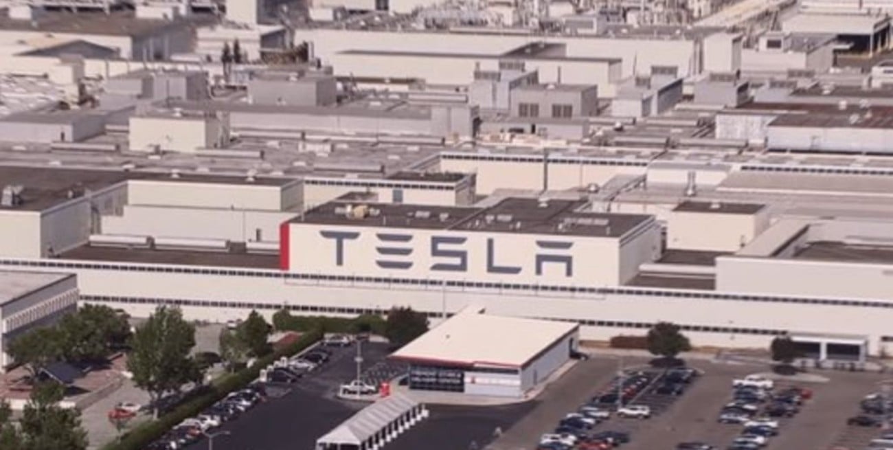 California demandó a Tesla por discriminación racial en su planta de Freemont