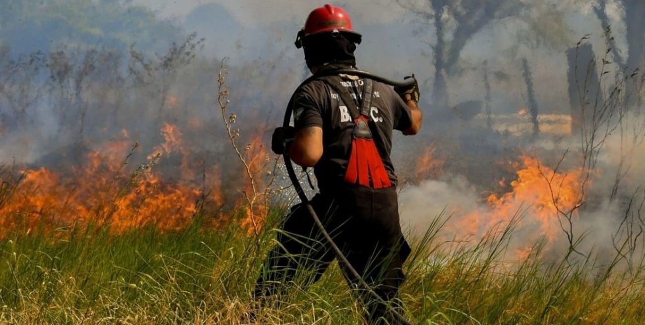 Dos provincias registran focos activos de incendios forestales