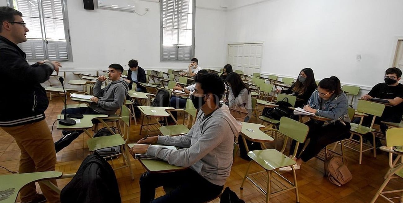 Acuerdan un 50% de aumento total para docentes y no docentes universitarios