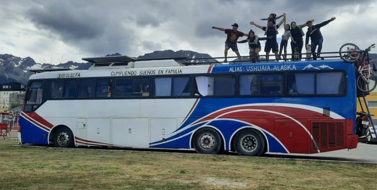 Una familia rodante con rumbo a Alaska llegó a la ciudad de Santa Fe