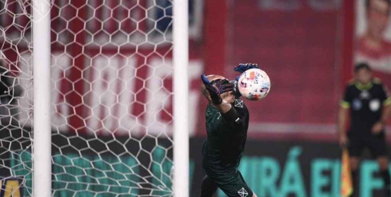 Sosa le atajó un penal sobre la hora a Villa y selló el empate entre Independiente y Boca 