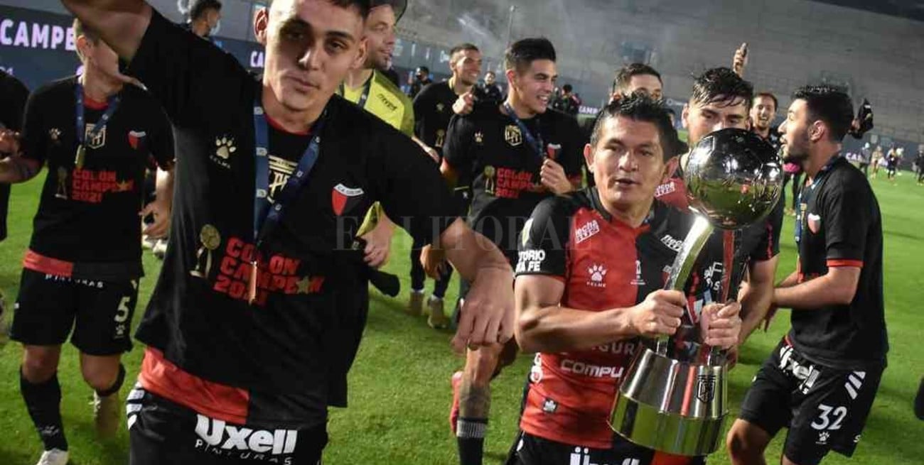 Colón dará la vuelta olímpica con la Copa en el Cementerio