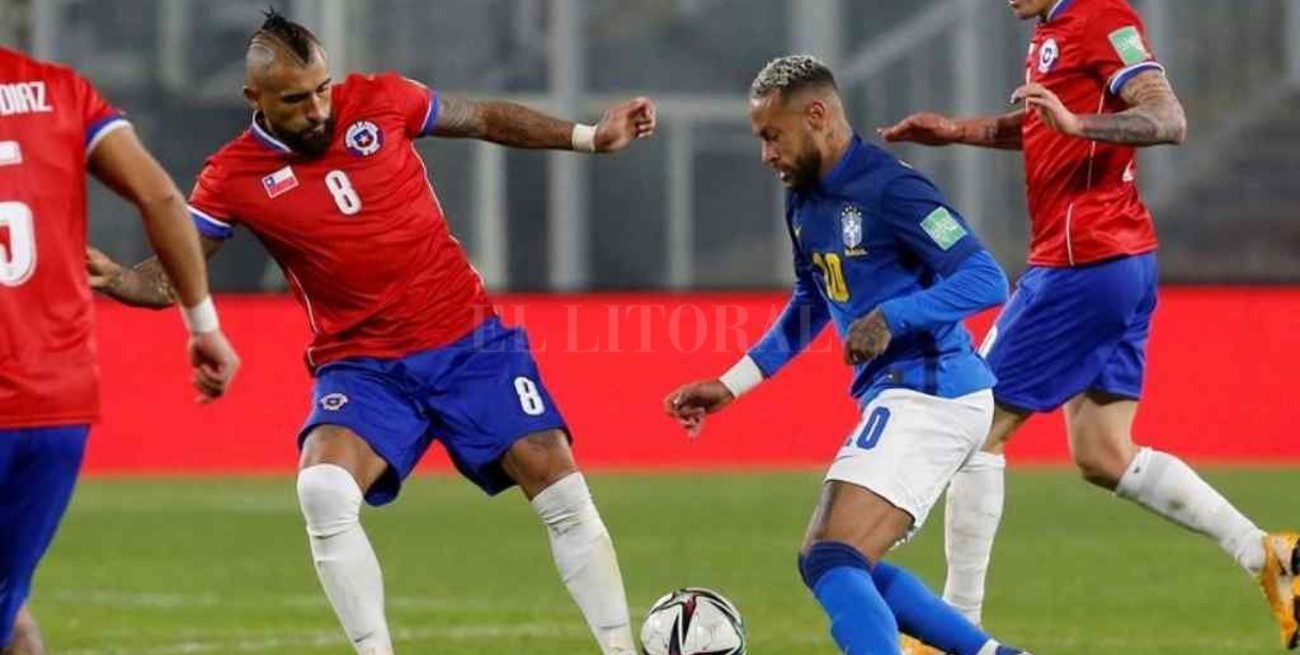 Richarlison se burló de Chile por perder ante Brasil y Arturo Vidal le salió al cruce